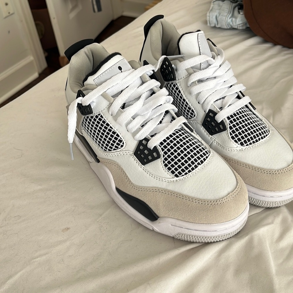 Jordan 4’s size 5.5 m